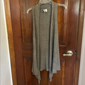 Gray Sleeveless Knit Cardigan